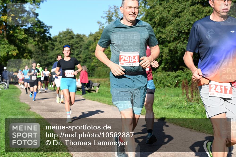27.09.2026 - 35. Volkslauf durch das schöne Alstertal Dr. Thomas Lammeyer http://msf.ph/oto/10562887 27.09.2026 10:25:12 Laufen 2964, 2417 meine-sportfotos.de