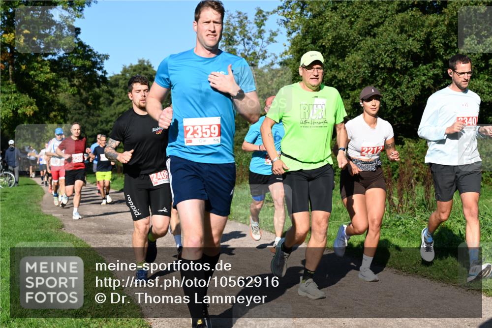 27.09.2026 - 35. Volkslauf durch das schöne Alstertal Dr. Thomas Lammeyer http://msf.ph/oto/10562916 27.09.2026 10:25:19 Laufen 2409, 2359, 2, 2212, 2340 meine-sportfotos.de