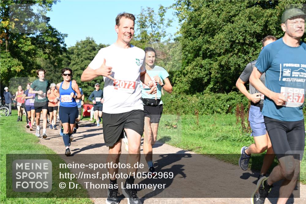 27.09.2026 - 35. Volkslauf durch das schöne Alstertal Dr. Thomas Lammeyer http://msf.ph/oto/10562969 27.09.2026 10:25:30 Laufen 202, 1440, 2072, 2357 meine-sportfotos.de