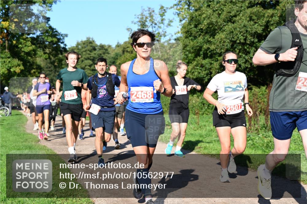 27.09.2026 - 35. Volkslauf durch das schöne Alstertal Dr. Thomas Lammeyer http://msf.ph/oto/10562977 27.09.2026 10:25:32 Laufen 2979, 26, 2468, 2313, 24, 2507 meine-sportfotos.de
