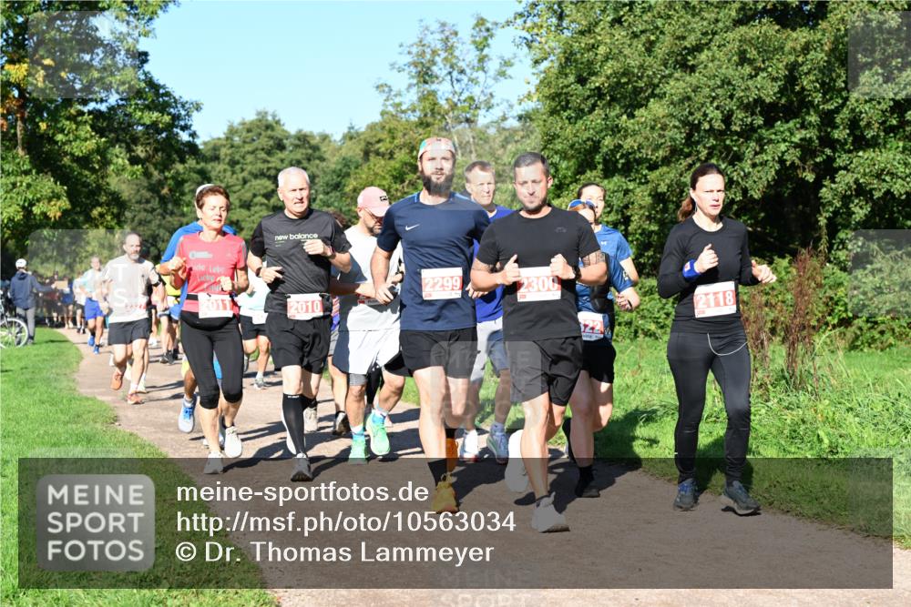 27.09.2026 - 35. Volkslauf durch das schöne Alstertal Dr. Thomas Lammeyer http://msf.ph/oto/10563034 27.09.2026 10:25:42 Laufen 2327, 2299, 2300, 2011, 2010, 2118 meine-sportfotos.de