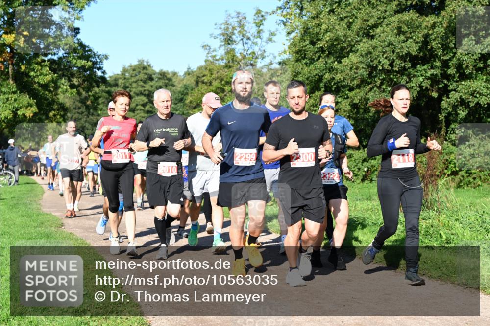 27.09.2026 - 35. Volkslauf durch das schöne Alstertal Dr. Thomas Lammeyer http://msf.ph/oto/10563035 27.09.2026 10:25:42 Laufen 12327, 20, 2299, 2300, 2010, 2322, 2118 meine-sportfotos.de