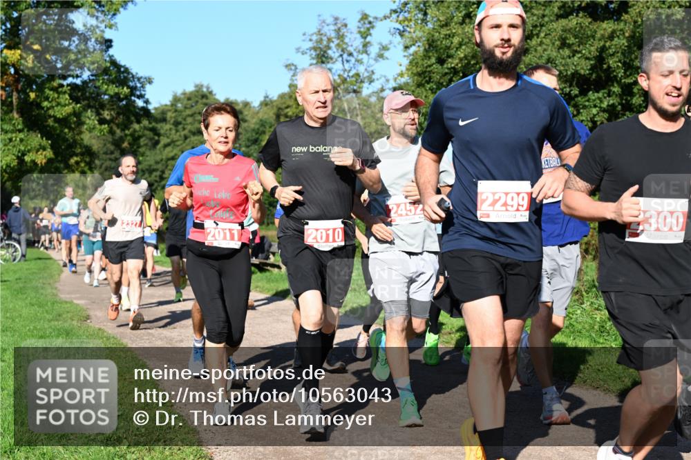 27.09.2026 - 35. Volkslauf durch das schöne Alstertal Dr. Thomas Lammeyer http://msf.ph/oto/10563043 27.09.2026 10:25:43 Laufen 2327, 2011, 2010, 2452, 2299, 300 meine-sportfotos.de