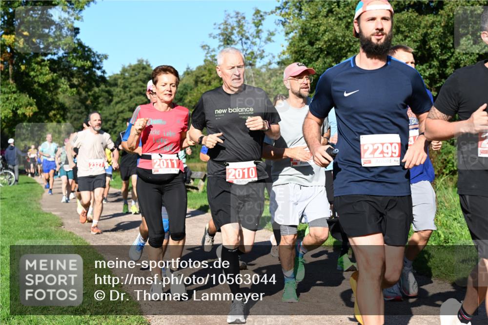 27.09.2026 - 35. Volkslauf durch das schöne Alstertal Dr. Thomas Lammeyer http://msf.ph/oto/10563044 27.09.2026 10:25:43 Laufen 2327, 2011, 2010, 2299 meine-sportfotos.de