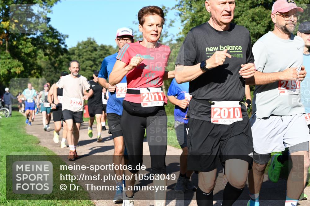 27.09.2026 - 35. Volkslauf durch das schöne Alstertal Dr. Thomas Lammeyer http://msf.ph/oto/10563049 27.09.2026 10:25:44 Laufen 2327, 22, 2011, 2010, 245 meine-sportfotos.de