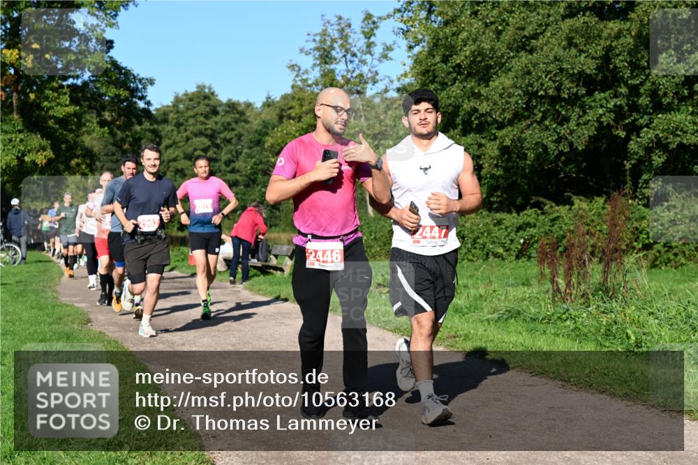 27.09.2026 - 35. Volkslauf durch das schöne Alstertal Dr. Thomas Lammeyer http://msf.ph/oto/10563168 27.09.2026 10:26:06 Laufen 962, 490, 2446, 2447 meine-sportfotos.de