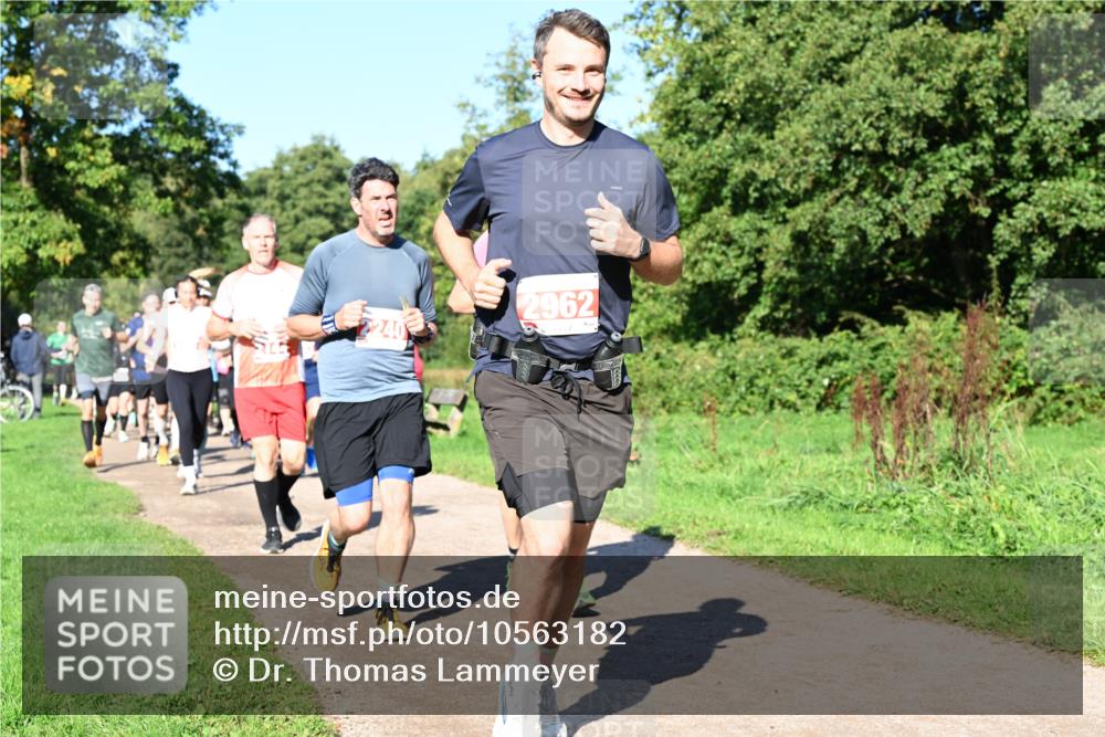 27.09.2026 - 35. Volkslauf durch das schöne Alstertal Dr. Thomas Lammeyer http://msf.ph/oto/10563182 27.09.2026 10:26:08 Laufen 240, 2962 meine-sportfotos.de