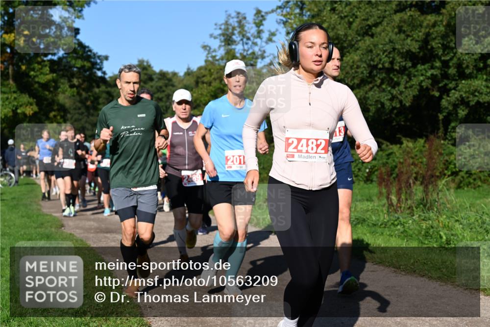 27.09.2026 - 35. Volkslauf durch das schöne Alstertal Dr. Thomas Lammeyer http://msf.ph/oto/10563209 27.09.2026 10:26:13 Laufen 2489, 201, 2482, 13 meine-sportfotos.de