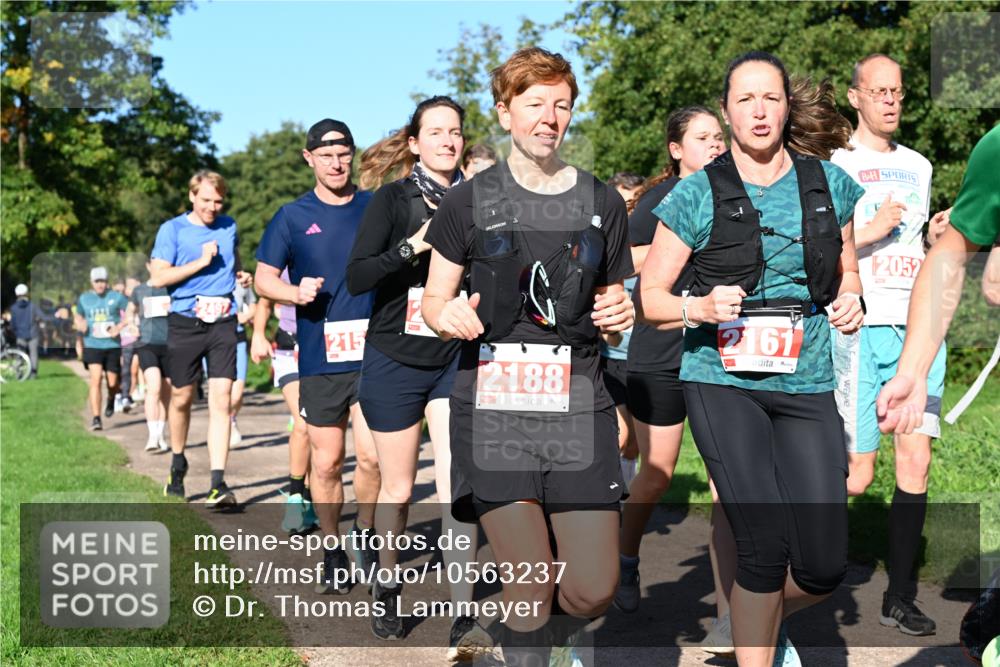 27.09.2026 - 35. Volkslauf durch das schöne Alstertal Dr. Thomas Lammeyer http://msf.ph/oto/10563237 27.09.2026 10:26:18 Laufen 215, 2188, 2161, 2057 meine-sportfotos.de