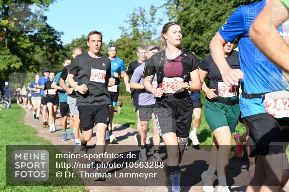 27.09.2026 - 35. Volkslauf durch das schöne Alstertal Dr. Thomas Lammeyer http://msf.ph/oto/10563288 27.09.2026 10:26:27 Laufen 2261, 22, 2211, 242 meine-sportfotos.de