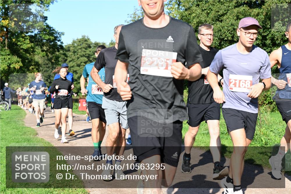 27.09.2026 - 35. Volkslauf durch das schöne Alstertal Dr. Thomas Lammeyer http://msf.ph/oto/10563295 27.09.2026 10:26:29 Laufen 2261, 2168 meine-sportfotos.de
