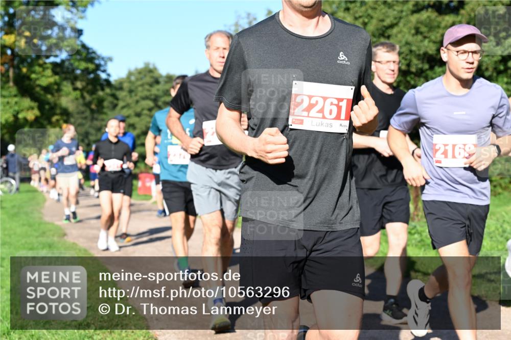 27.09.2026 - 35. Volkslauf durch das schöne Alstertal Dr. Thomas Lammeyer http://msf.ph/oto/10563296 27.09.2026 10:26:29 Laufen 900, 2261, 2169 meine-sportfotos.de