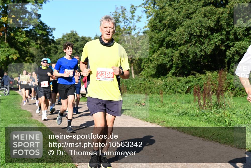27.09.2026 - 35. Volkslauf durch das schöne Alstertal Dr. Thomas Lammeyer http://msf.ph/oto/10563342 27.09.2026 10:26:36 Laufen 2170, 38, 2386 meine-sportfotos.de