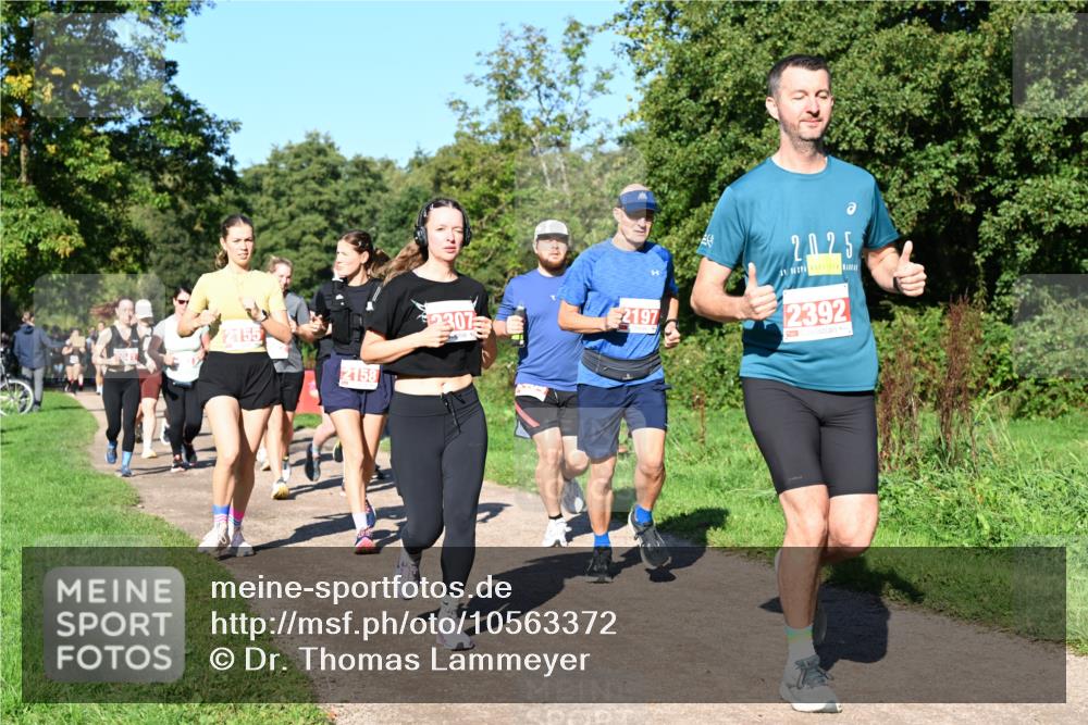 27.09.2026 - 35. Volkslauf durch das schöne Alstertal Dr. Thomas Lammeyer http://msf.ph/oto/10563372 27.09.2026 10:26:41 Laufen 2155, 2158, 2197, 307, 2025, 2392 meine-sportfotos.de