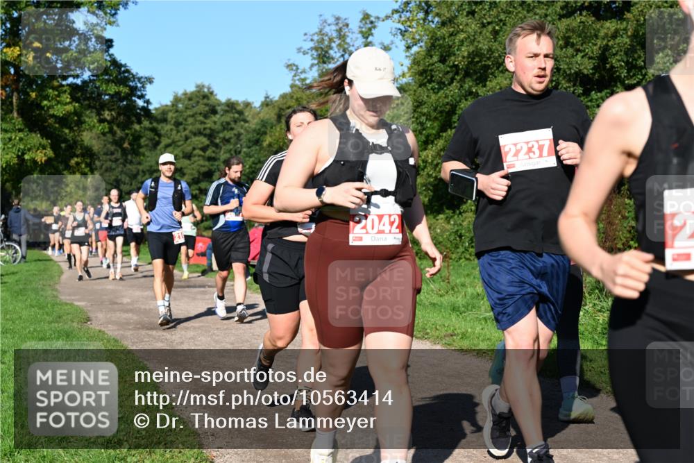 27.09.2026 - 35. Volkslauf durch das schöne Alstertal Dr. Thomas Lammeyer http://msf.ph/oto/10563414 27.09.2026 10:26:48 Laufen 2042, 2237, 2 meine-sportfotos.de