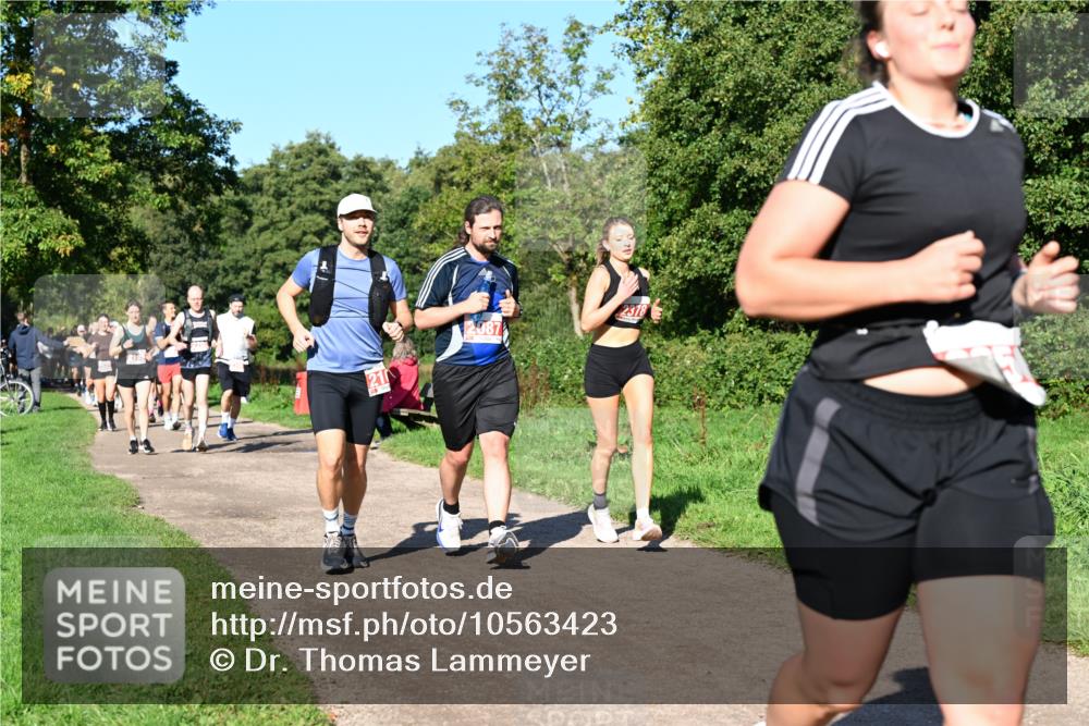 27.09.2026 - 35. Volkslauf durch das schöne Alstertal Dr. Thomas Lammeyer http://msf.ph/oto/10563423 27.09.2026 10:26:50 Laufen  meine-sportfotos.de