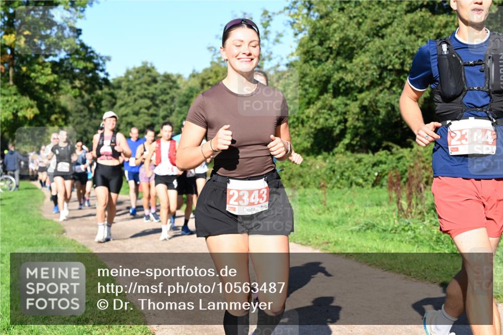 27.09.2026 - 35. Volkslauf durch das schöne Alstertal Dr. Thomas Lammeyer http://msf.ph/oto/10563487 27.09.2026 10:27:00 Laufen 2343, 2344 meine-sportfotos.de