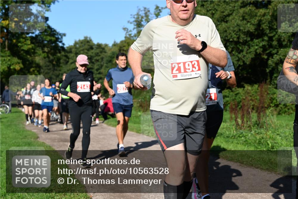 27.09.2026 - 35. Volkslauf durch das schöne Alstertal Dr. Thomas Lammeyer http://msf.ph/oto/10563528 27.09.2026 10:27:07 Laufen 2143, 2193, 21 meine-sportfotos.de