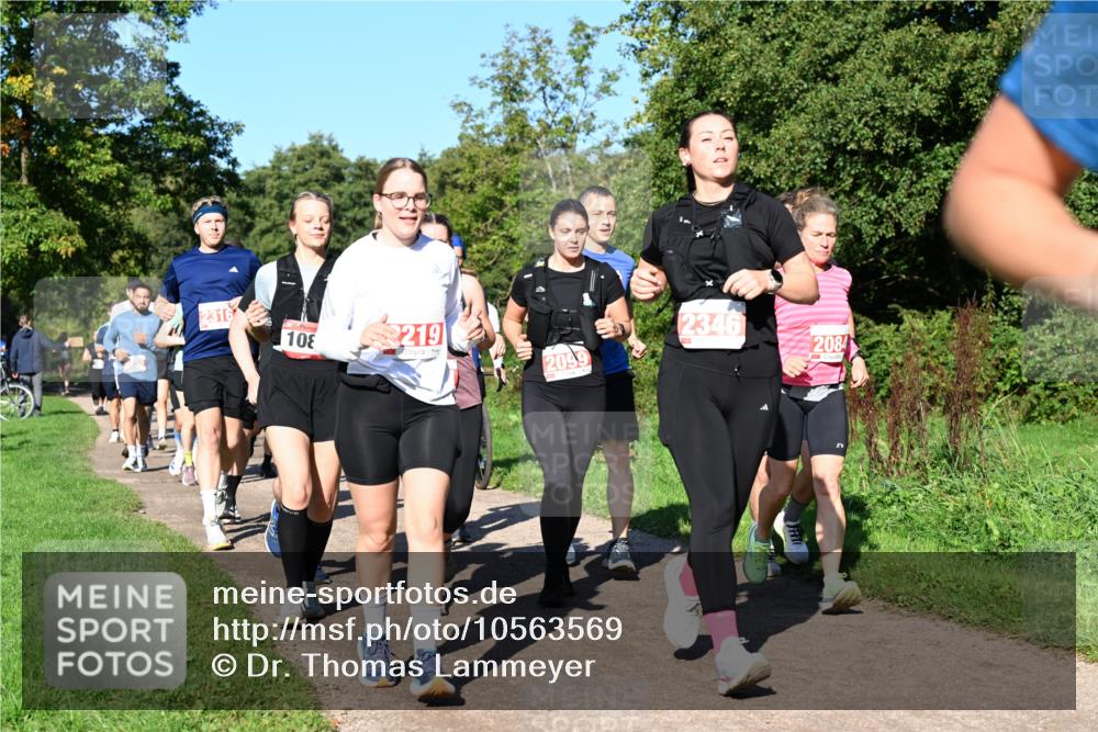 27.09.2026 - 35. Volkslauf durch das schöne Alstertal Dr. Thomas Lammeyer http://msf.ph/oto/10563569 27.09.2026 10:27:14 Laufen 2316, 108, 219, 2346, 2099, 2084 meine-sportfotos.de