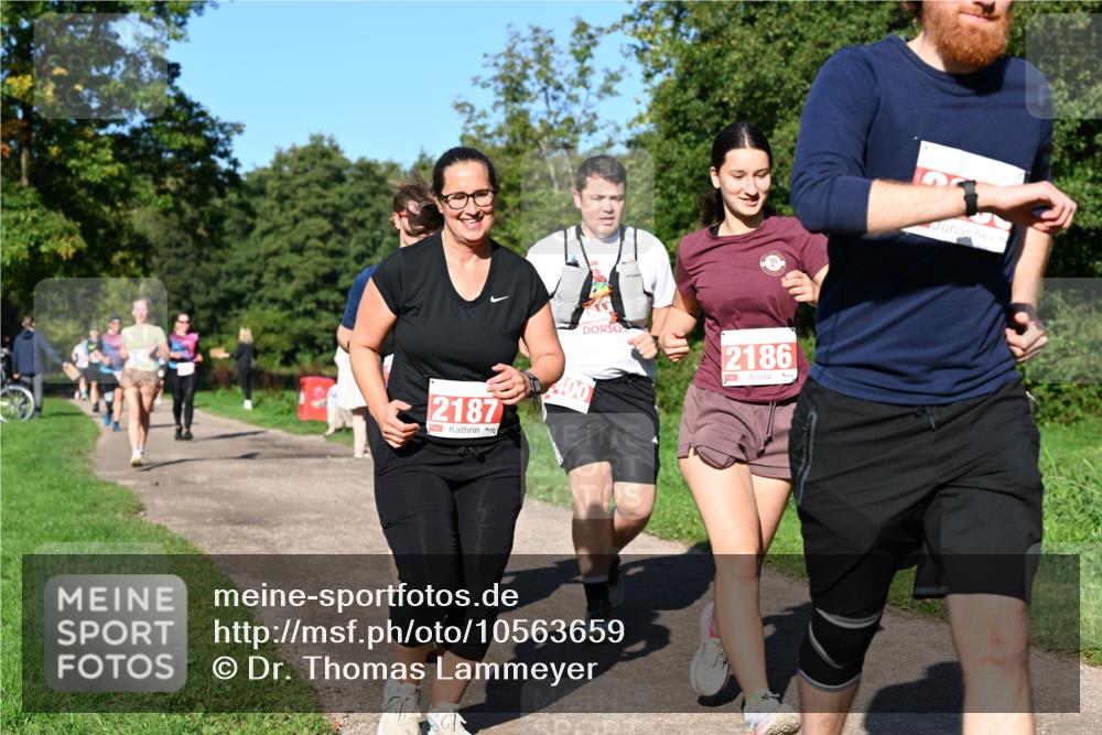 27.09.2026 - 35. Volkslauf durch das schöne Alstertal Dr. Thomas Lammeyer http://msf.ph/oto/10563659 27.09.2026 10:27:28 Laufen 2186, 2187, 400 meine-sportfotos.de