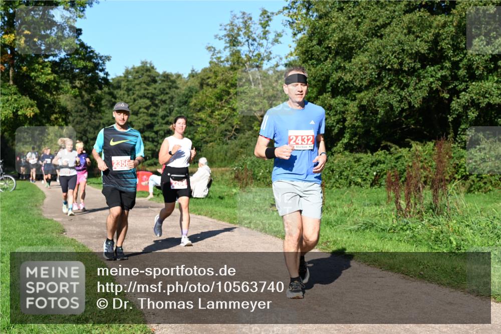 27.09.2026 - 35. Volkslauf durch das schöne Alstertal Dr. Thomas Lammeyer http://msf.ph/oto/10563740 27.09.2026 10:27:42 Laufen 2356, 2432 meine-sportfotos.de