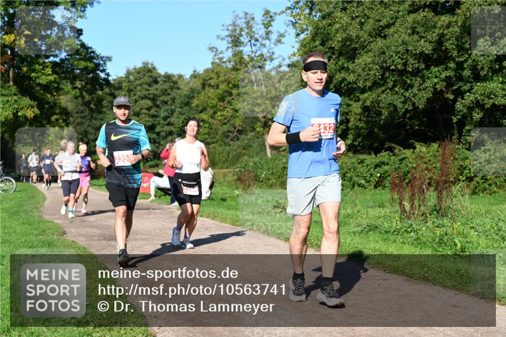 27.09.2026 - 35. Volkslauf durch das schöne Alstertal Dr. Thomas Lammeyer http://msf.ph/oto/10563741 27.09.2026 10:27:42 Laufen 2359, 432 meine-sportfotos.de