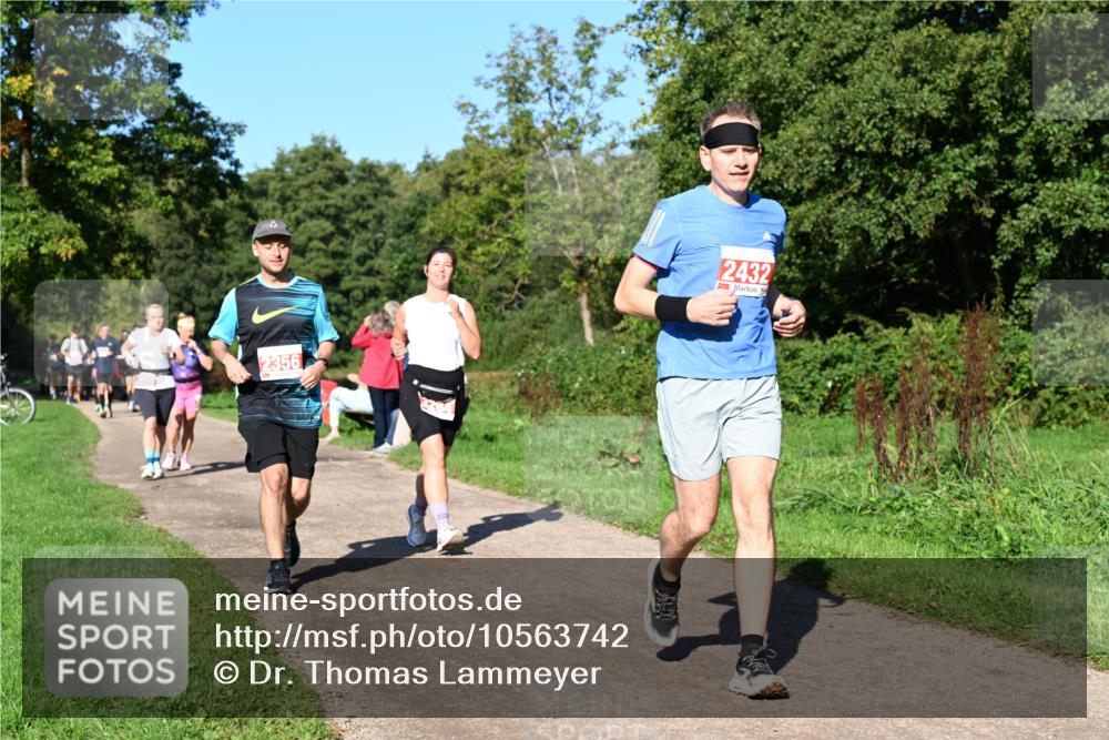27.09.2026 - 35. Volkslauf durch das schöne Alstertal Dr. Thomas Lammeyer http://msf.ph/oto/10563742 27.09.2026 10:27:42 Laufen 2356, 2432 meine-sportfotos.de