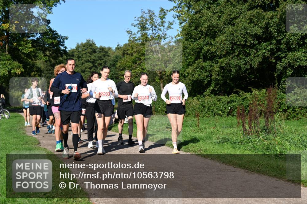 27.09.2026 - 35. Volkslauf durch das schöne Alstertal Dr. Thomas Lammeyer http://msf.ph/oto/10563798 27.09.2026 10:27:58 Laufen 52, 2290, 2289, 2288 meine-sportfotos.de