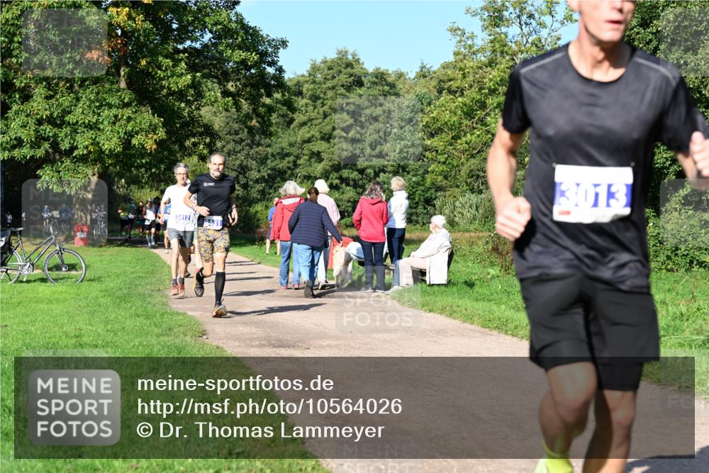 27.09.2026 - 35. Volkslauf durch das schöne Alstertal Dr. Thomas Lammeyer http://msf.ph/oto/10564026 27.09.2026 10:34:04 Laufen 37, 3412, 2431, 3013 meine-sportfotos.de