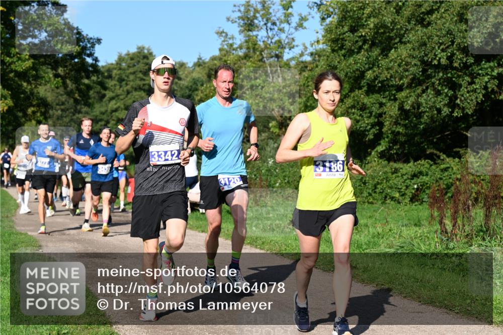 27.09.2026 - 35. Volkslauf durch das schöne Alstertal Dr. Thomas Lammeyer http://msf.ph/oto/10564078 27.09.2026 10:34:13 Laufen 3342, 3120, 3186 meine-sportfotos.de
