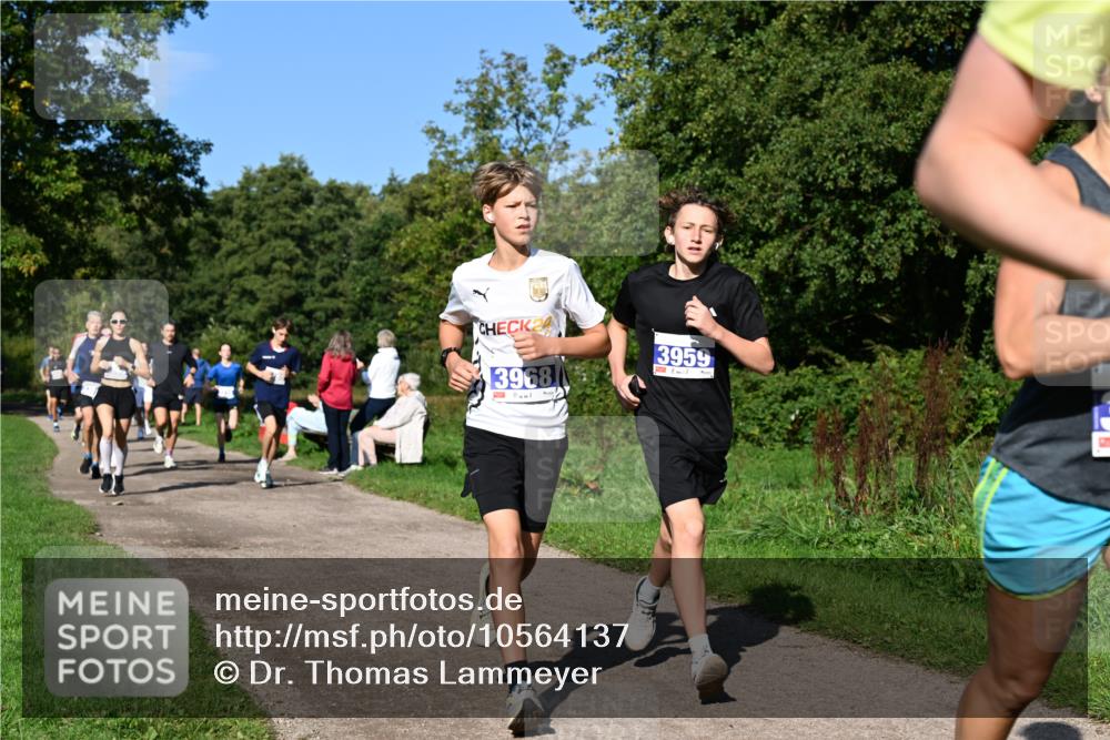 27.09.2026 - 35. Volkslauf durch das schöne Alstertal Dr. Thomas Lammeyer http://msf.ph/oto/10564137 27.09.2026 10:34:21 Laufen 24, 3968, 3959 meine-sportfotos.de