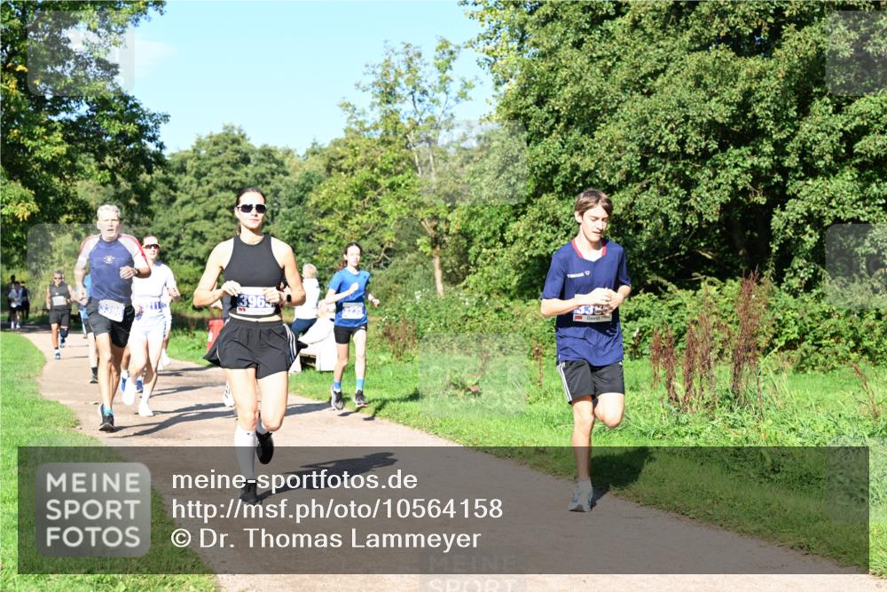 27.09.2026 - 35. Volkslauf durch das schöne Alstertal Dr. Thomas Lammeyer http://msf.ph/oto/10564158 27.09.2026 10:34:24 Laufen 3398, 3965, 338 meine-sportfotos.de