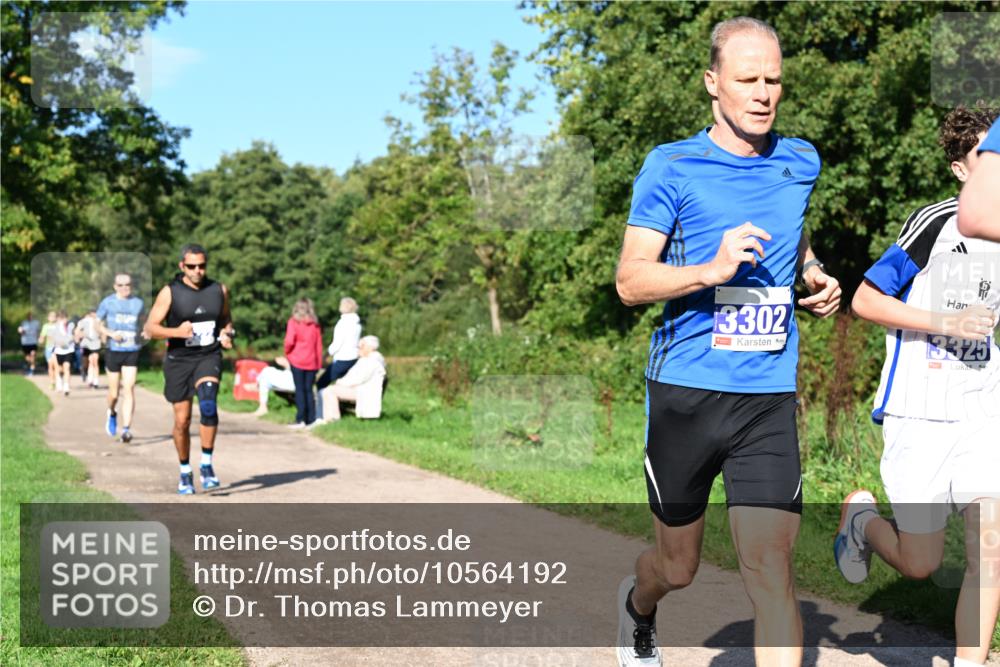 27.09.2026 - 35. Volkslauf durch das schöne Alstertal Dr. Thomas Lammeyer http://msf.ph/oto/10564192 27.09.2026 10:34:31 Laufen 3302, 3325 meine-sportfotos.de