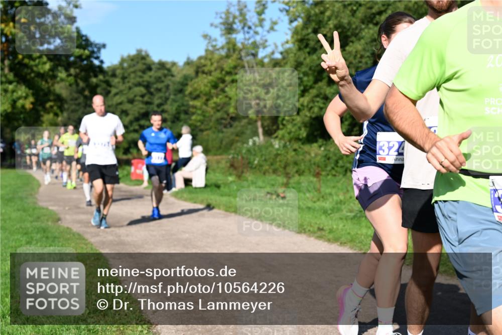 27.09.2026 - 35. Volkslauf durch das schöne Alstertal Dr. Thomas Lammeyer http://msf.ph/oto/10564226 27.09.2026 10:34:42 Laufen 1324, 20 meine-sportfotos.de