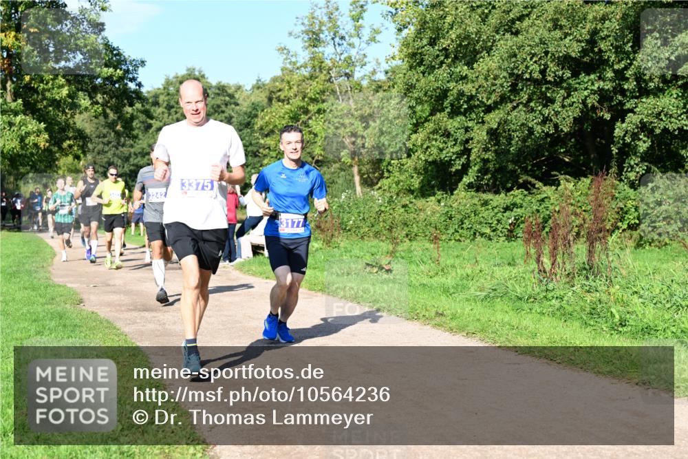 27.09.2026 - 35. Volkslauf durch das schöne Alstertal Dr. Thomas Lammeyer http://msf.ph/oto/10564236 27.09.2026 10:34:44 Laufen 3242, 3375, 3177 meine-sportfotos.de