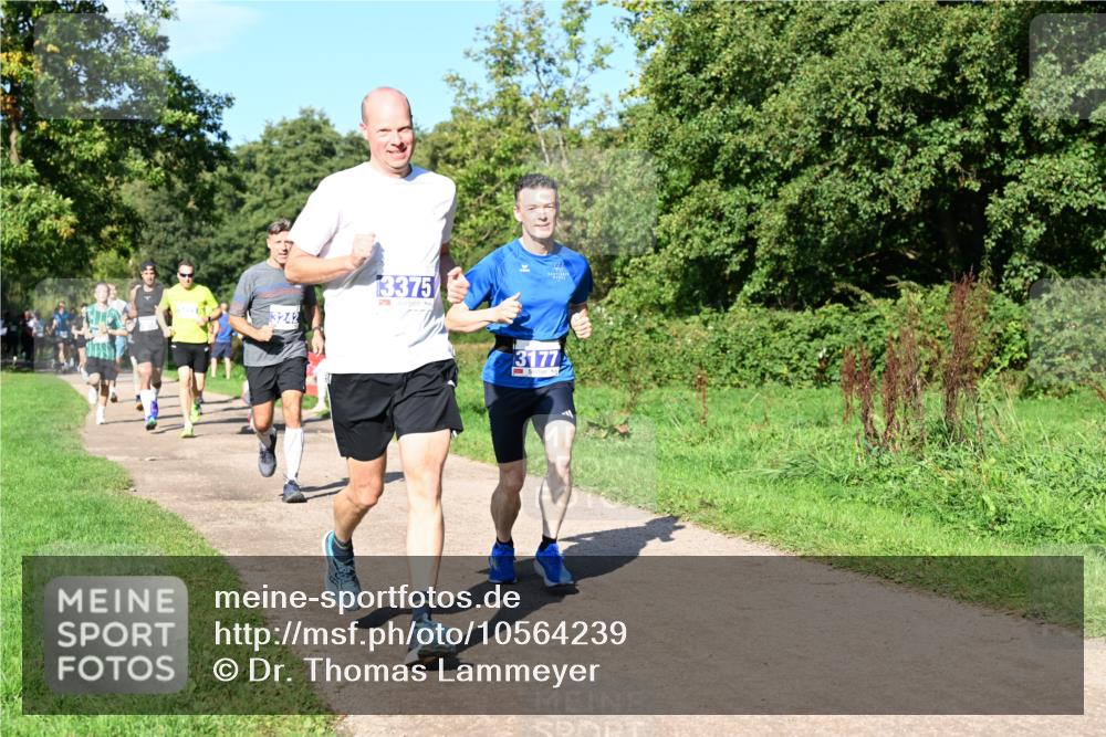 27.09.2026 - 35. Volkslauf durch das schöne Alstertal Dr. Thomas Lammeyer http://msf.ph/oto/10564239 27.09.2026 10:34:44 Laufen 3242, 13375, 3177 meine-sportfotos.de