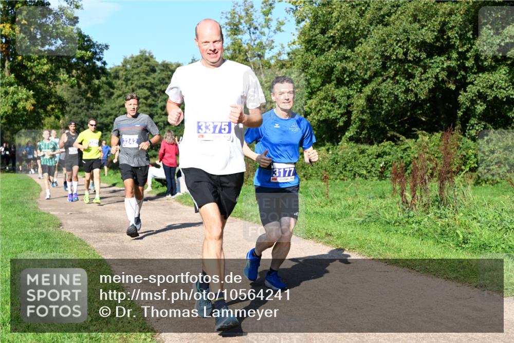 27.09.2026 - 35. Volkslauf durch das schöne Alstertal Dr. Thomas Lammeyer http://msf.ph/oto/10564241 27.09.2026 10:34:44 Laufen 3242, 3375, 3177 meine-sportfotos.de