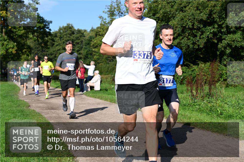 27.09.2026 - 35. Volkslauf durch das schöne Alstertal Dr. Thomas Lammeyer http://msf.ph/oto/10564244 27.09.2026 10:34:45 Laufen 3242, 3375, 222, 3177 meine-sportfotos.de
