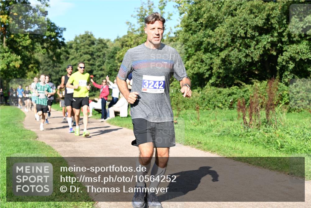 27.09.2026 - 35. Volkslauf durch das schöne Alstertal Dr. Thomas Lammeyer http://msf.ph/oto/10564252 27.09.2026 10:34:46 Laufen 3242 meine-sportfotos.de