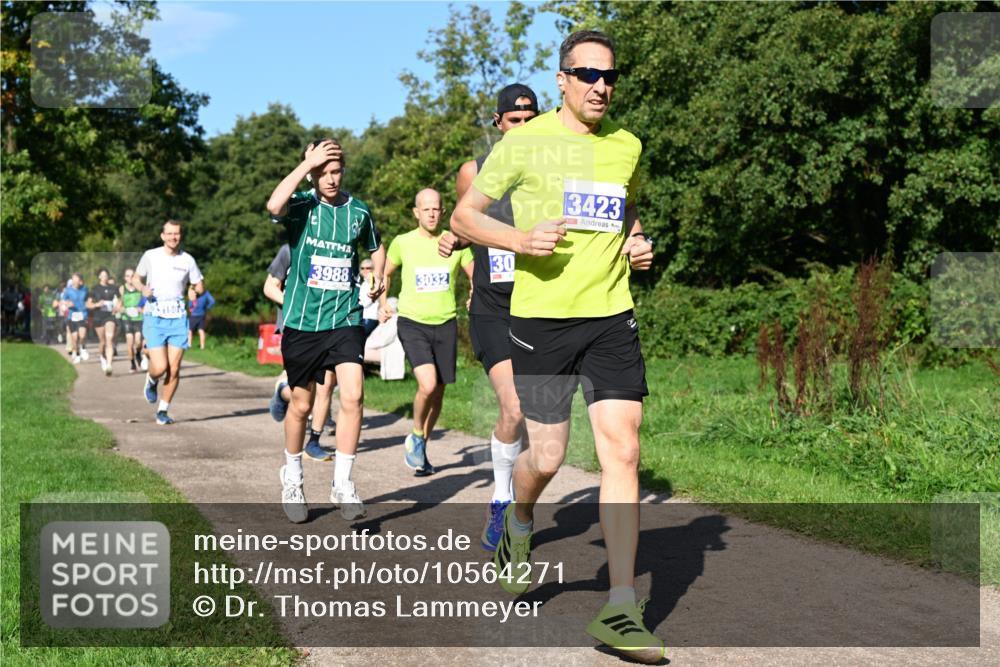 27.09.2026 - 35. Volkslauf durch das schöne Alstertal Dr. Thomas Lammeyer http://msf.ph/oto/10564271 27.09.2026 10:34:49 Laufen 3988, 3032, 30, 3423 meine-sportfotos.de
