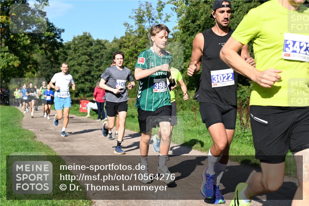 27.09.2026 - 35. Volkslauf durch das schöne Alstertal Dr. Thomas Lammeyer http://msf.ph/oto/10564276 27.09.2026 10:34:50 Laufen 3423, 3243, 398, 3022 meine-sportfotos.de