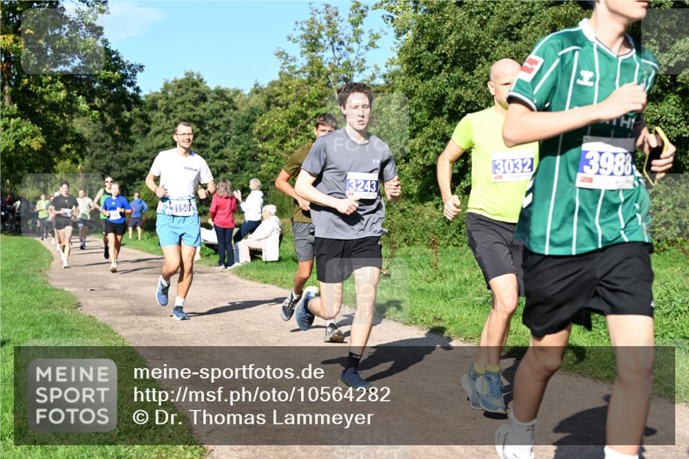 27.09.2026 - 35. Volkslauf durch das schöne Alstertal Dr. Thomas Lammeyer http://msf.ph/oto/10564282 27.09.2026 10:34:51 Laufen 3150, 3243, 3032, 3988 meine-sportfotos.de