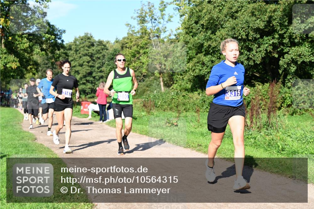 27.09.2026 - 35. Volkslauf durch das schöne Alstertal Dr. Thomas Lammeyer http://msf.ph/oto/10564315 27.09.2026 10:34:56 Laufen 3167, 3380, 3315 meine-sportfotos.de