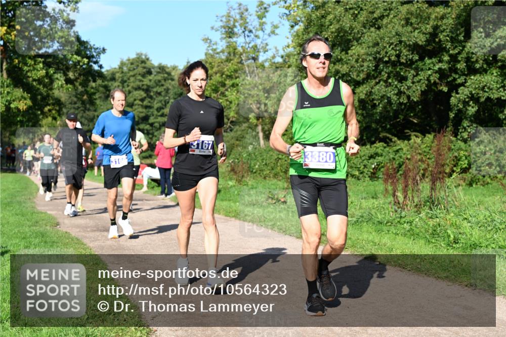 27.09.2026 - 35. Volkslauf durch das schöne Alstertal Dr. Thomas Lammeyer http://msf.ph/oto/10564323 27.09.2026 10:34:57 Laufen 3167, 3168, 3380 meine-sportfotos.de