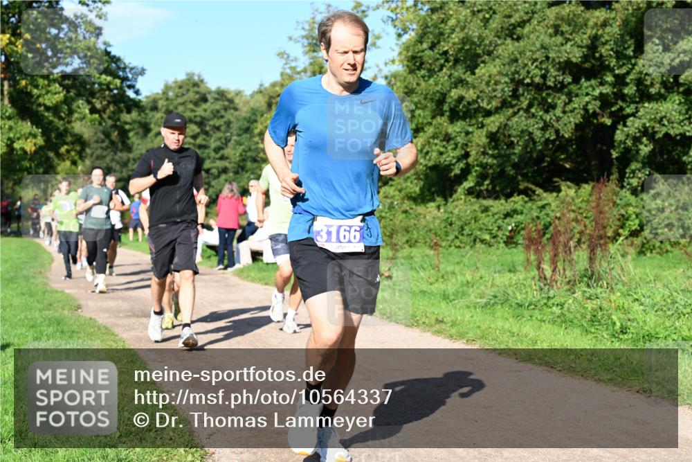 27.09.2026 - 35. Volkslauf durch das schöne Alstertal Dr. Thomas Lammeyer http://msf.ph/oto/10564337 27.09.2026 10:34:59 Laufen 3166 meine-sportfotos.de