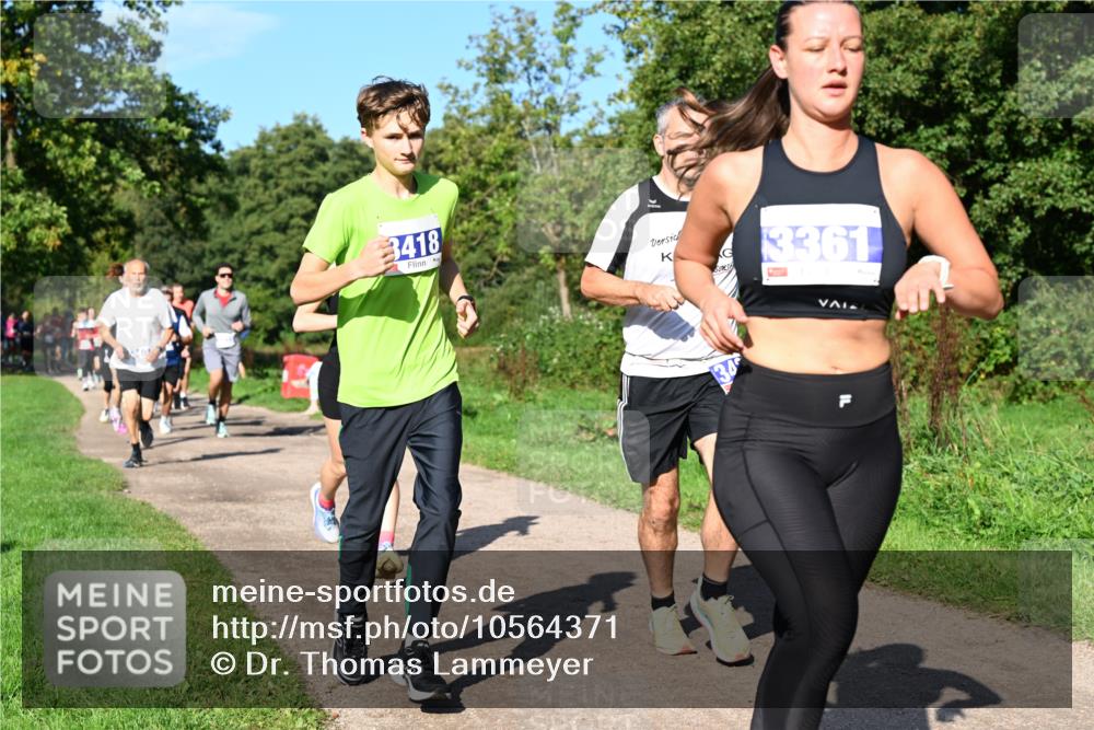 27.09.2026 - 35. Volkslauf durch das schöne Alstertal Dr. Thomas Lammeyer http://msf.ph/oto/10564371 27.09.2026 10:35:04 Laufen 3418, 3361 meine-sportfotos.de