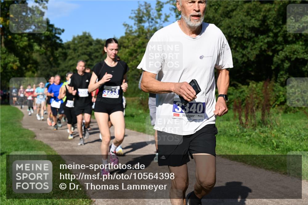 27.09.2026 - 35. Volkslauf durch das schöne Alstertal Dr. Thomas Lammeyer http://msf.ph/oto/10564398 27.09.2026 10:35:09 Laufen 3233, 3340 meine-sportfotos.de