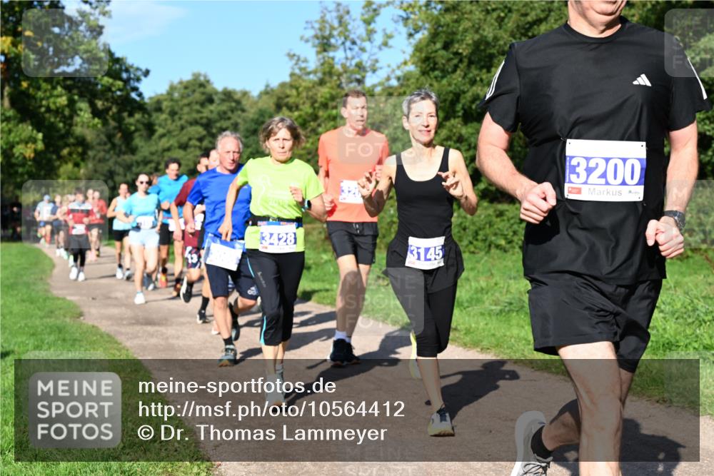 27.09.2026 - 35. Volkslauf durch das schöne Alstertal Dr. Thomas Lammeyer http://msf.ph/oto/10564412 27.09.2026 10:35:11 Laufen 3428, 3145, 3200 meine-sportfotos.de