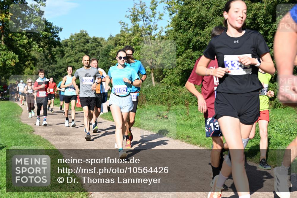 27.09.2026 - 35. Volkslauf durch das schöne Alstertal Dr. Thomas Lammeyer http://msf.ph/oto/10564426 27.09.2026 10:35:14 Laufen 3057, 3165, 13, 33 meine-sportfotos.de