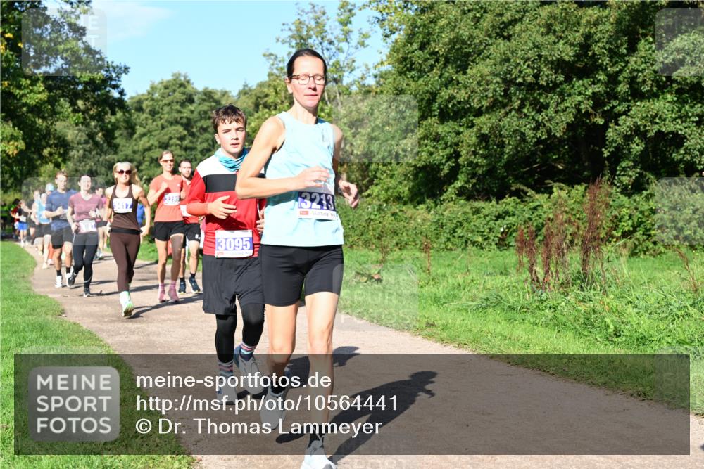 27.09.2026 - 35. Volkslauf durch das schöne Alstertal Dr. Thomas Lammeyer http://msf.ph/oto/10564441 27.09.2026 10:35:17 Laufen 3417, 68, 3095, 13213 meine-sportfotos.de